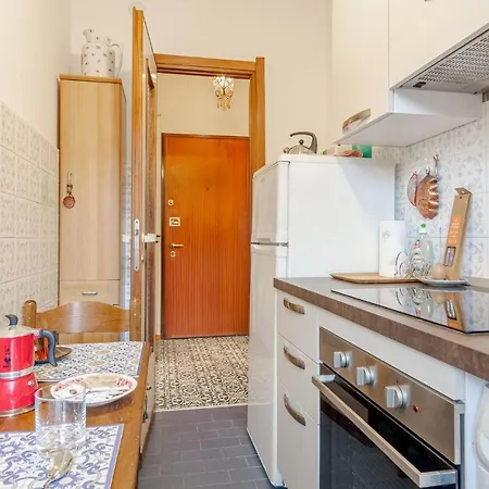 Апартаменты 1 Bedroom Lovely In *